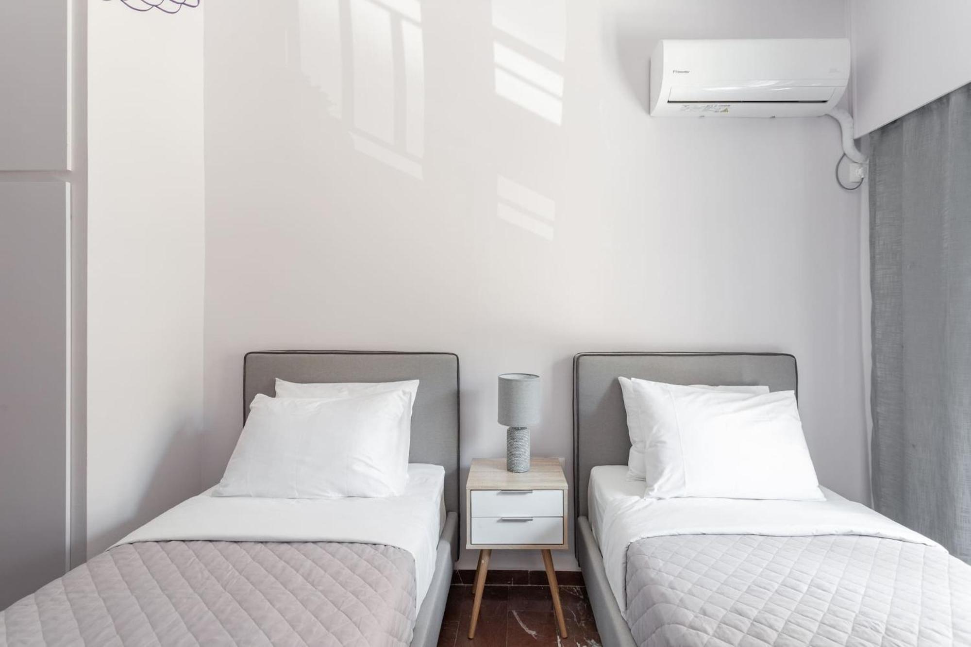 Explore History From A Chic Central Apartment Athens Luaran gambar